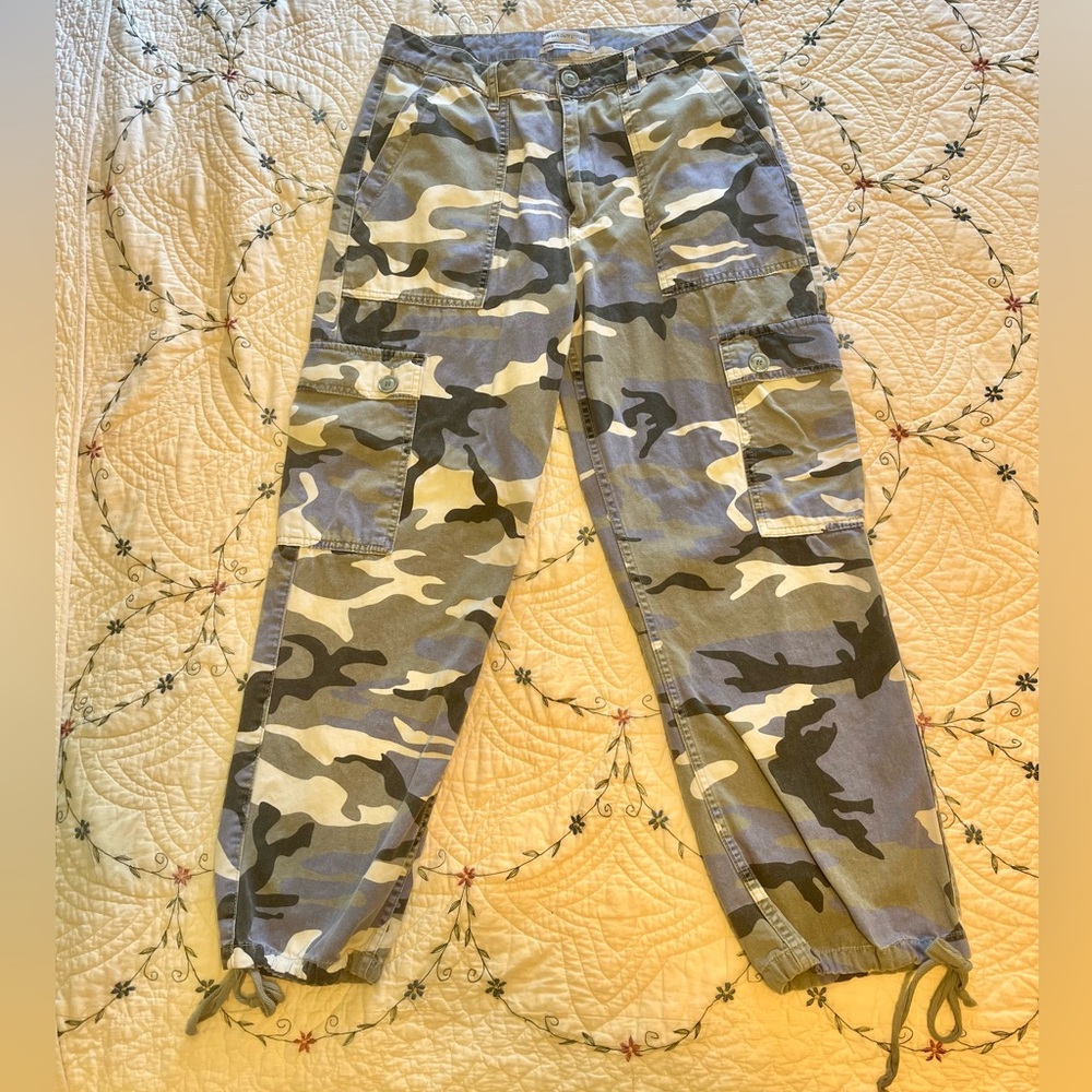20% OFF BUNDLES! Urban Outfitters Cargo Pants. Camo Blue, gray, white. Size 10